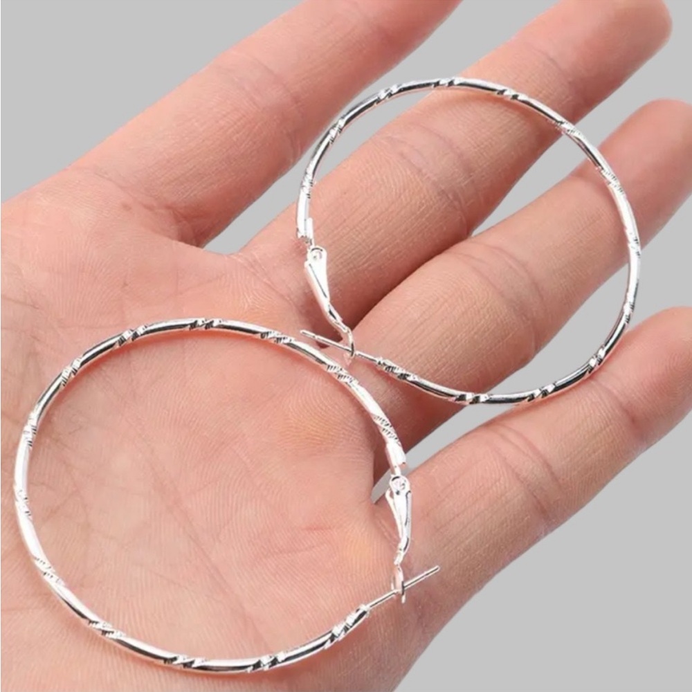 Silver hoop earrings Circle Round Big Hoop Earrings 50mm NWT - Picture 4 of 6